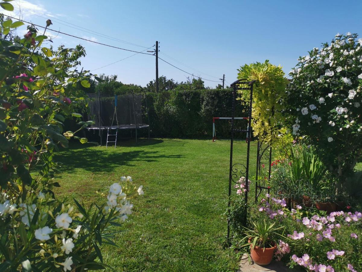 Guest House Ezerets Екстер'єр фото
