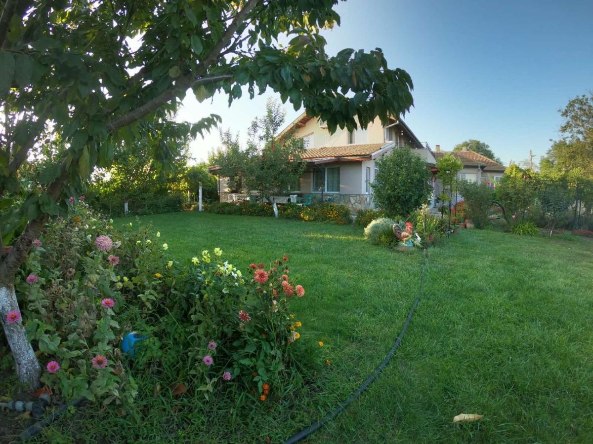 Guest House Ezerets Екстер'єр фото