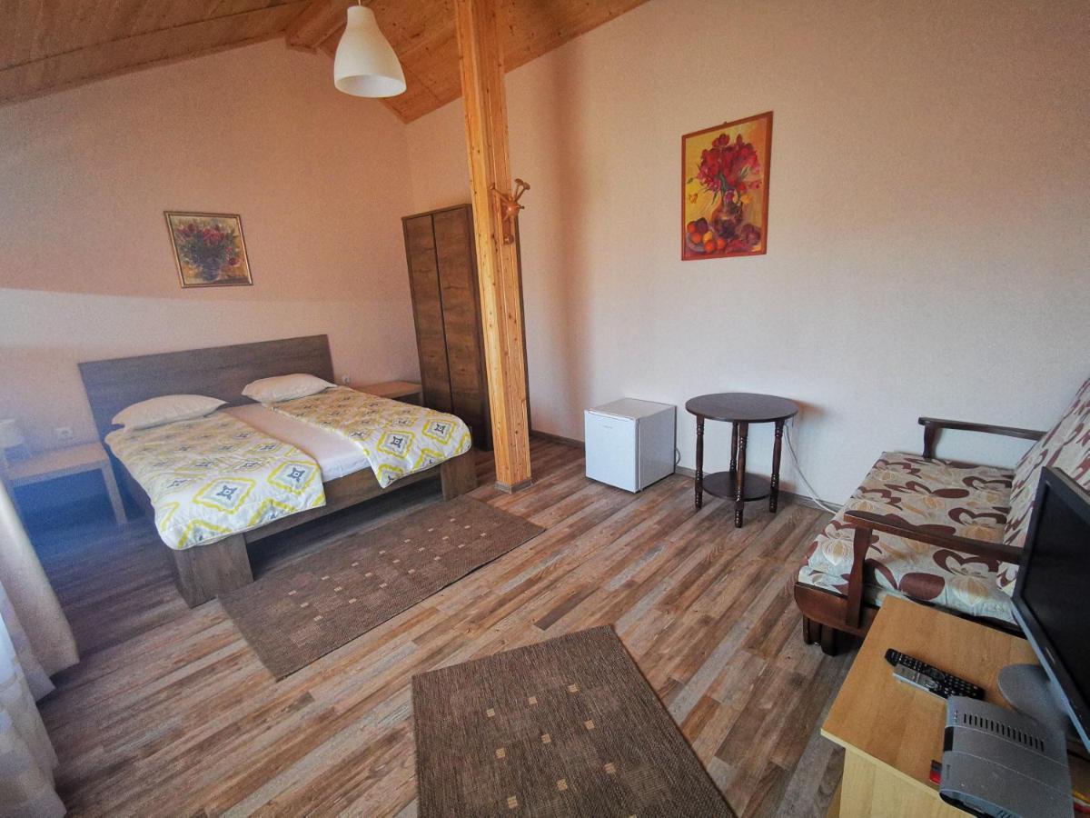 Guest House Ezerets Екстер'єр фото