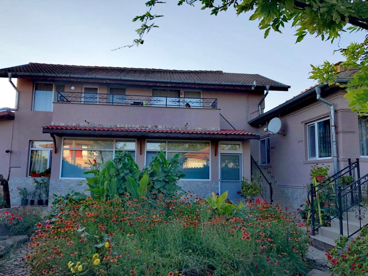 Guest House Ezerets Екстер'єр фото